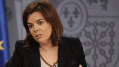 Sáenz de Santamaría destaca la "conducta ejemplar" de Rajoy, pero "no habla de partidos"