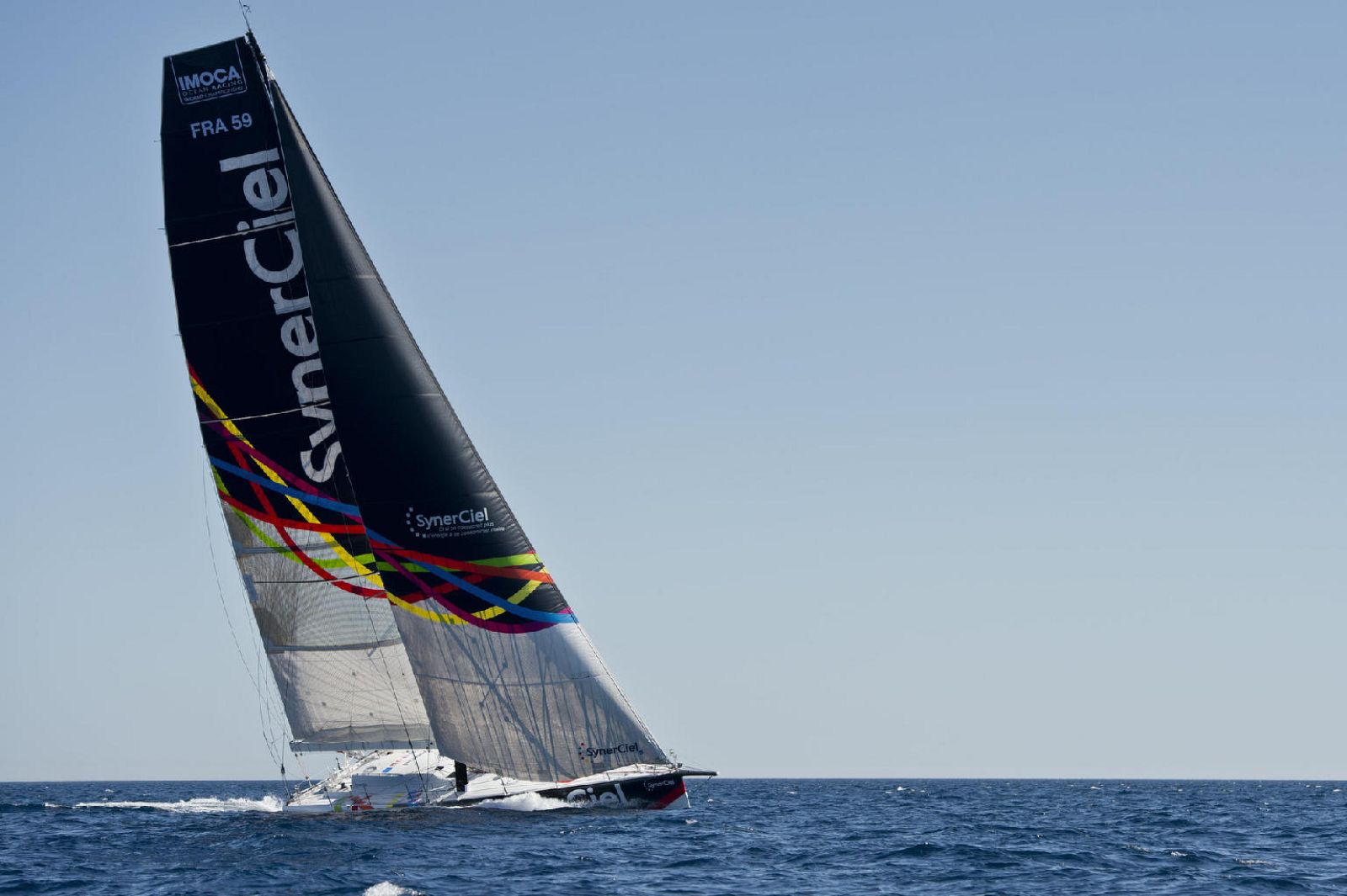 Imagen de la embarcación 'SynerCiel' del francés Jean Le Cam.