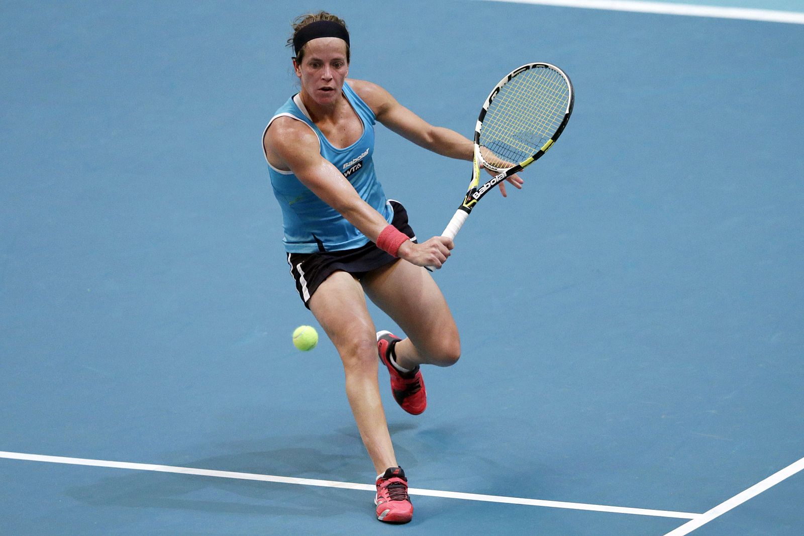 La española Lourdes Domínguez, en el partido del Abierto de París contra Lucie Safarova