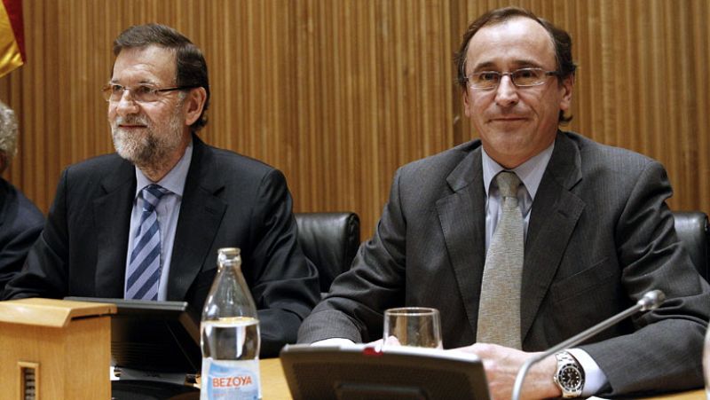 Rajoy cree que hay que centrarse en la crisis y "no en otros enredos"