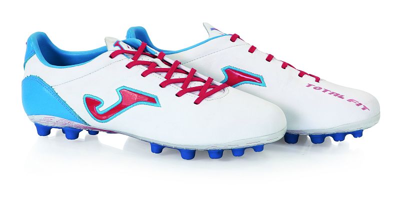 Envía tu foto mostrándonos cómo vives un Madrid - Barça y consigue las botas de Alfonso