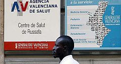 Los inmigrantes sin tarjeta sanitaria: "No podemos pagar cada vez que vamos al médico"