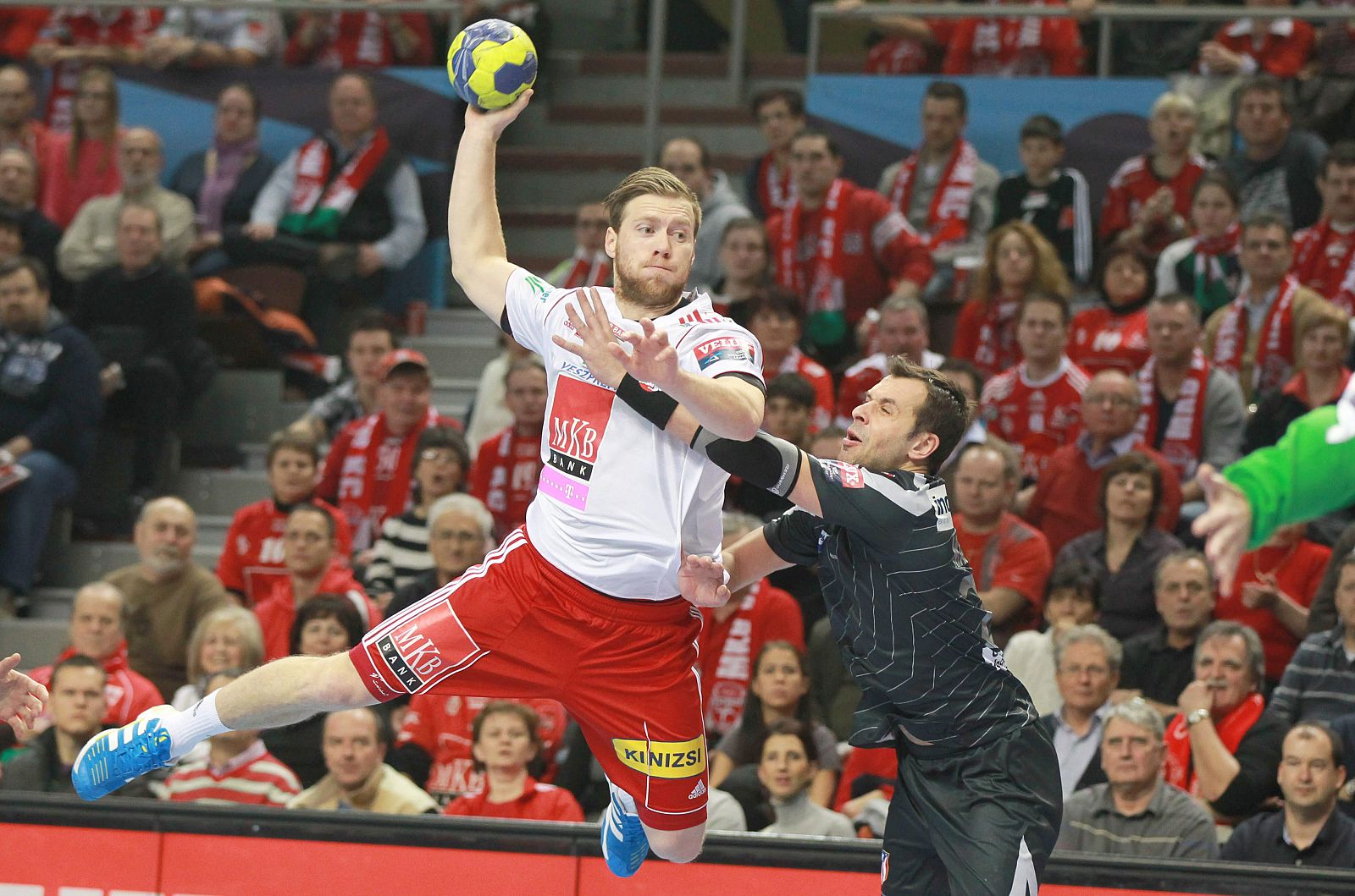 Josep Gelma Masachs trata de detener al húngaro Gabor Csaszar