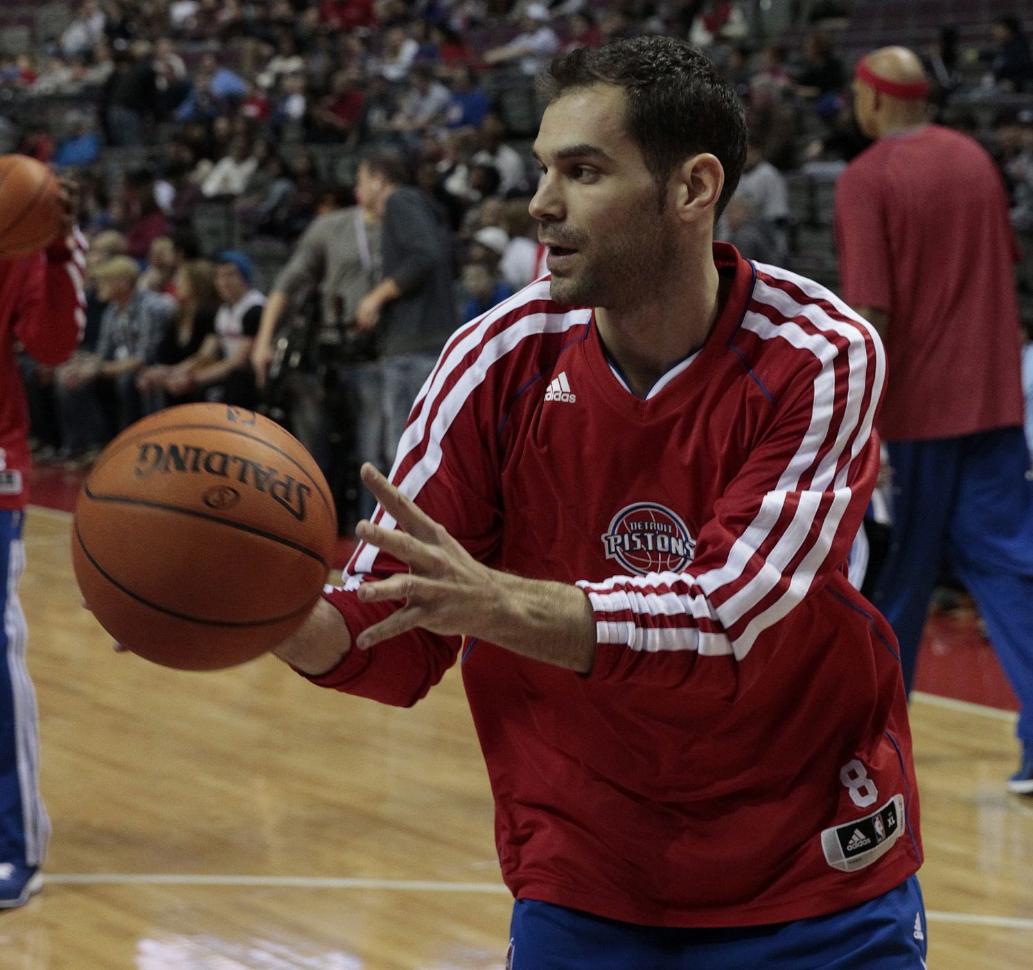 José Manuel Calderón de los Pistons de Detroit durante el calentamiento