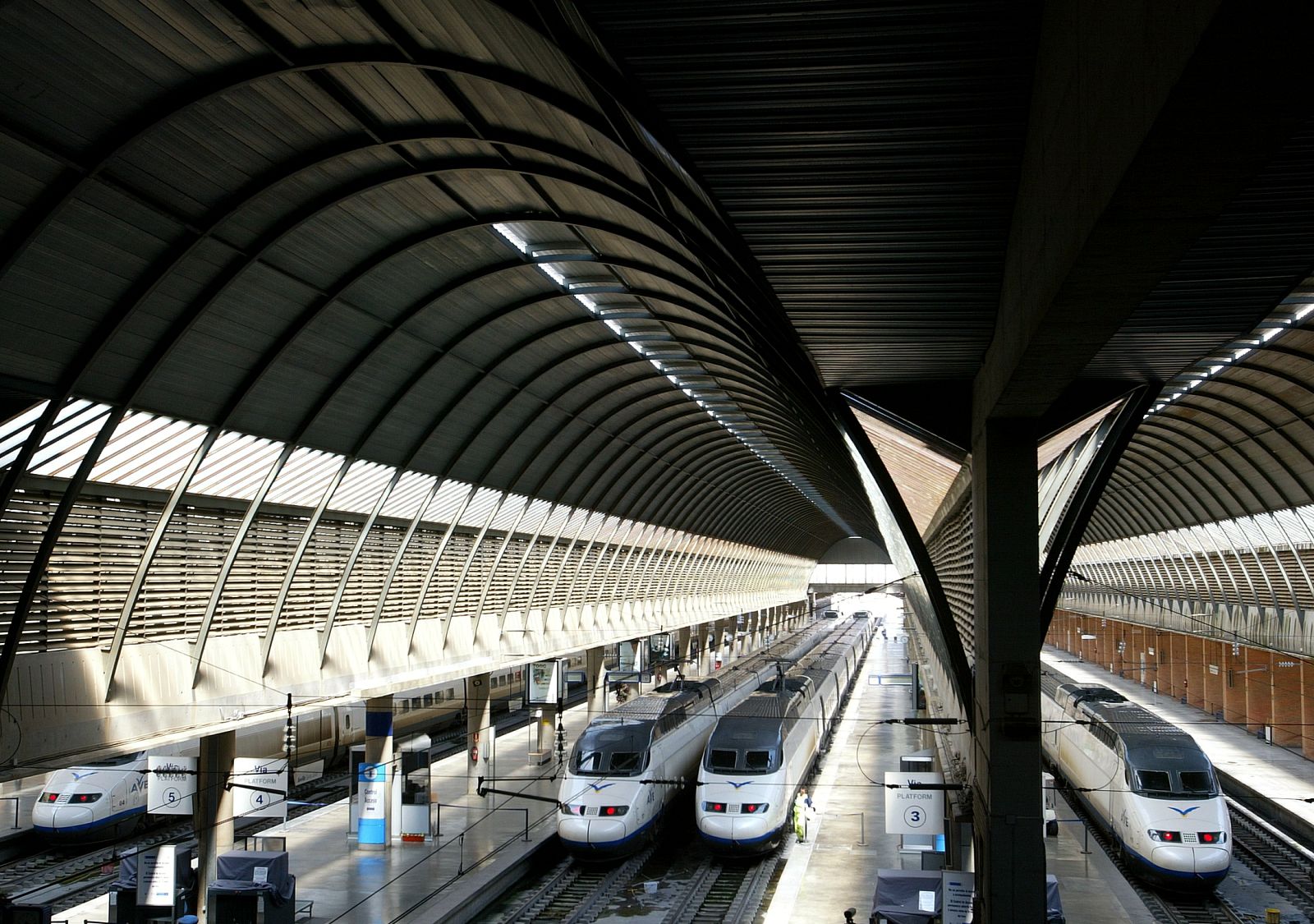 Trenes del AVE en la estación de Santa Justa de Sevilla