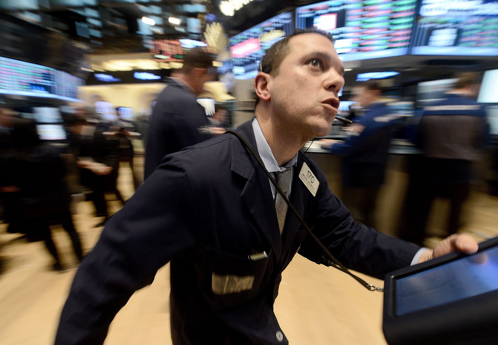 WALL STREET CAMBIA DE RUMBO Y CIERRA CON UN DESCENSO DEL 0,15 %