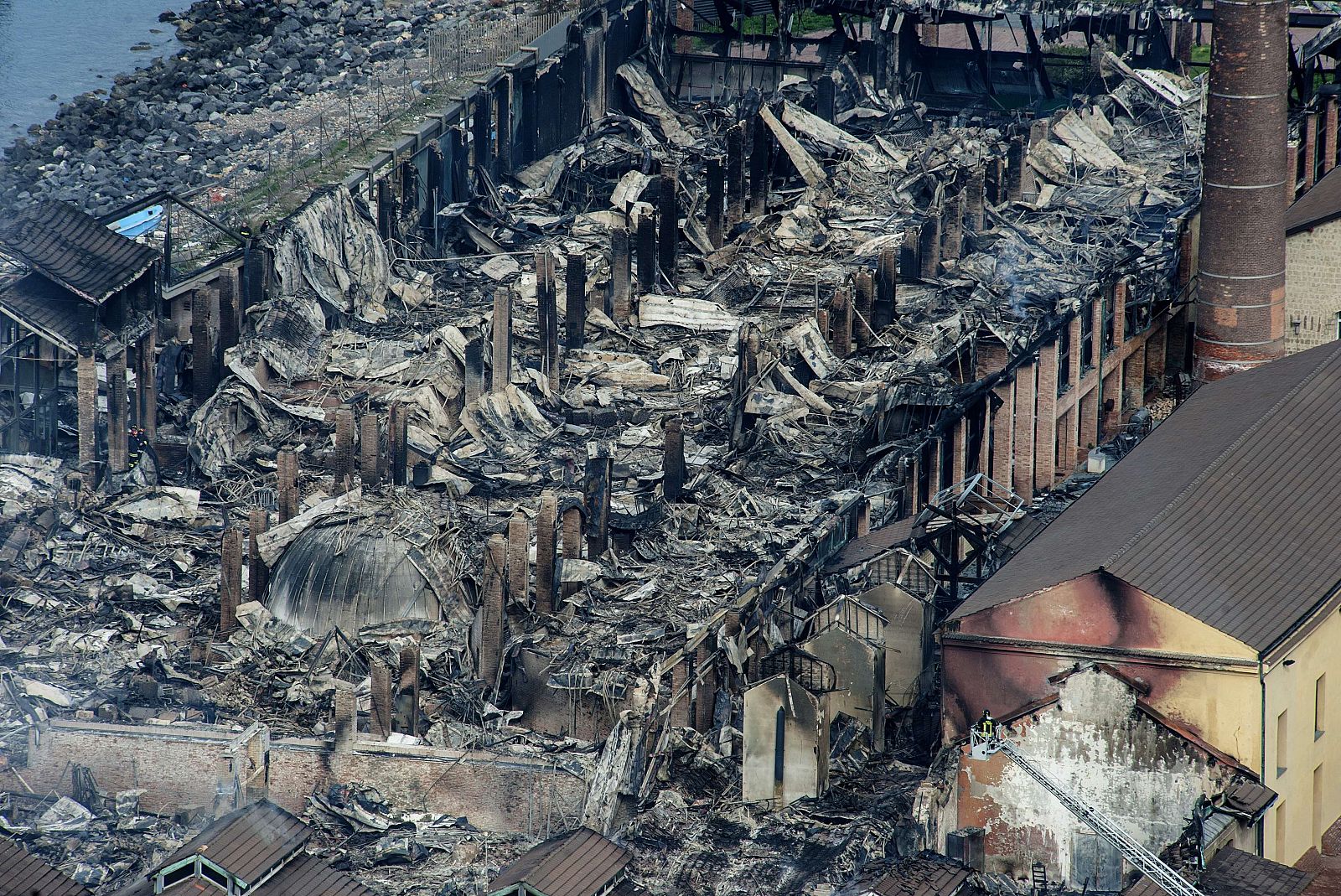 Un incendio presuntamente provocado arrasa la Ciudad de la Ciencia de Nápoles