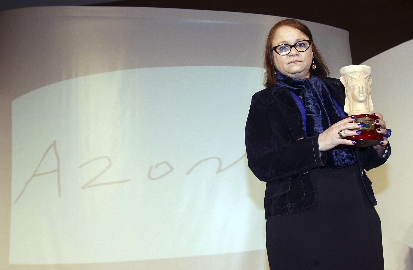 ZOÉ VALDÉS GANA EL PREMIO AZORÍN DE NOVELA POR "LA MUJER QUE LLORA"