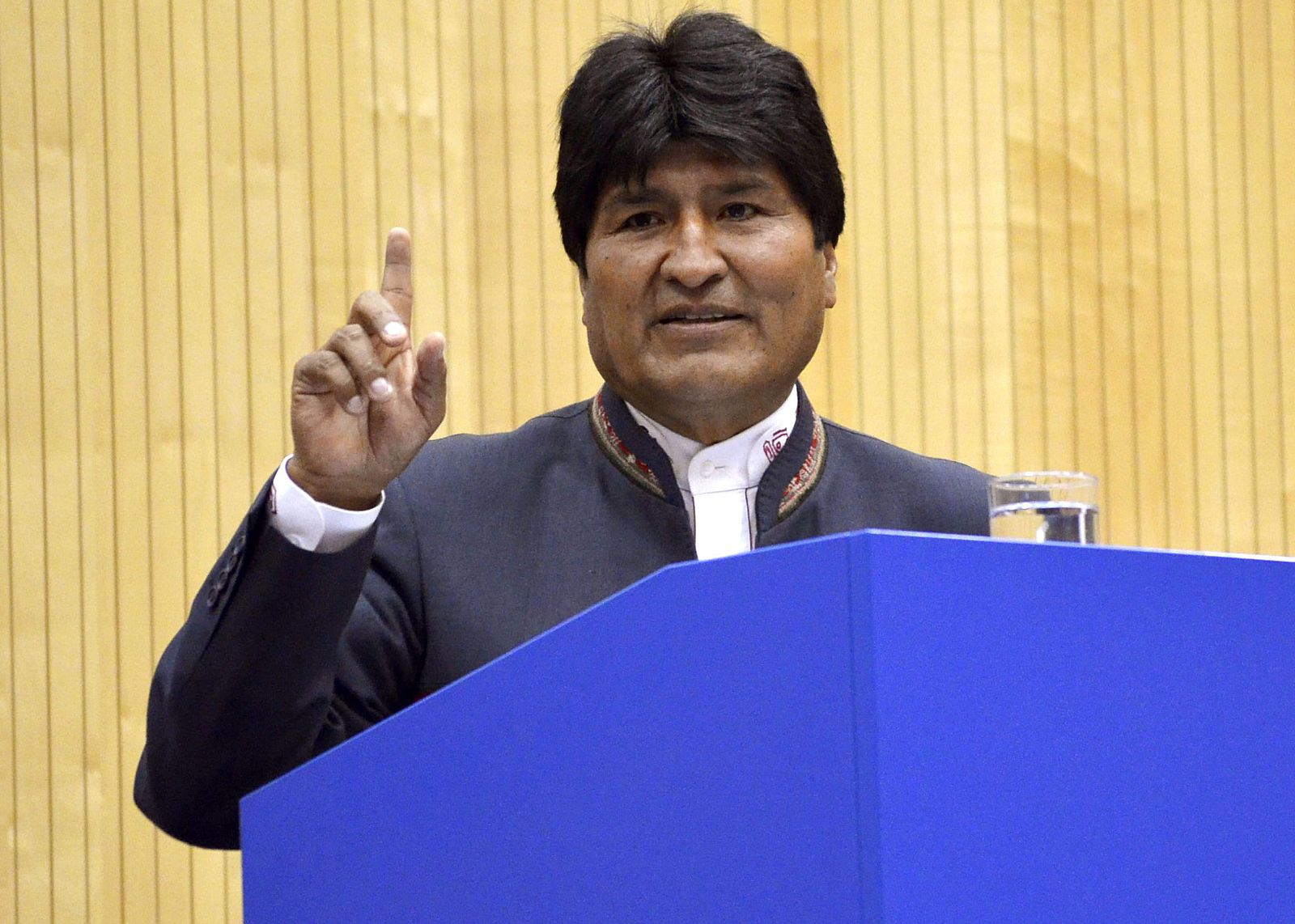 EVO MORALES DEFIENDE LAS BONDADES DE LA HOJA DE COCA Y SU INDUSTRIALIZACIÓN