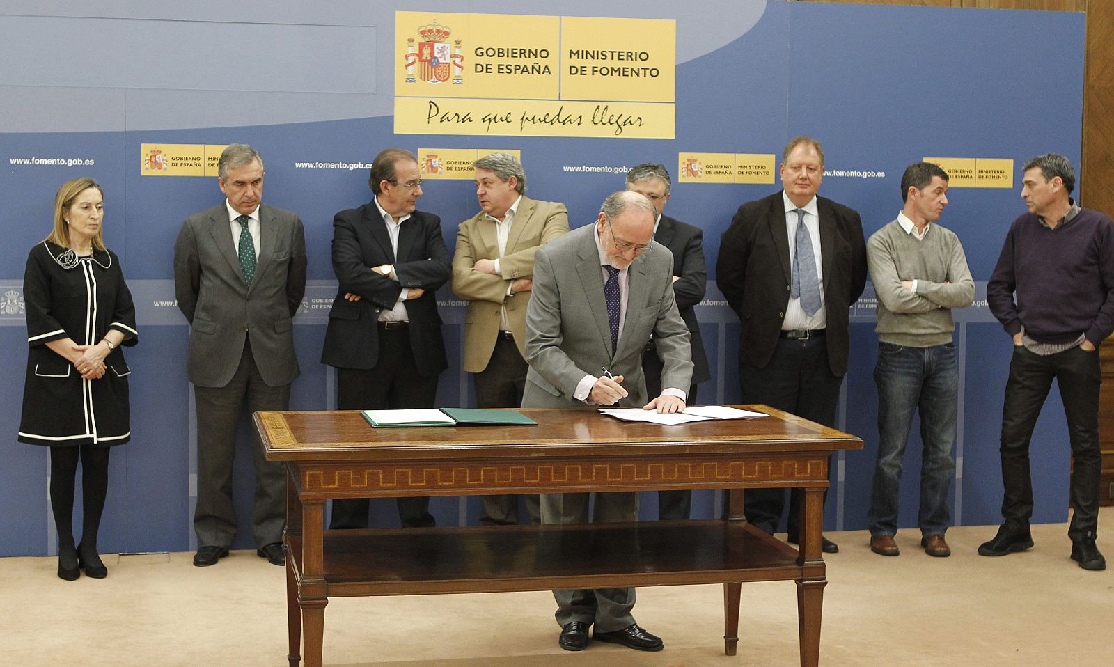 LOS SINDICATOS E IBERIA FIRMAN EL ACUERDO QUE PONE FIN A LA HUELGA