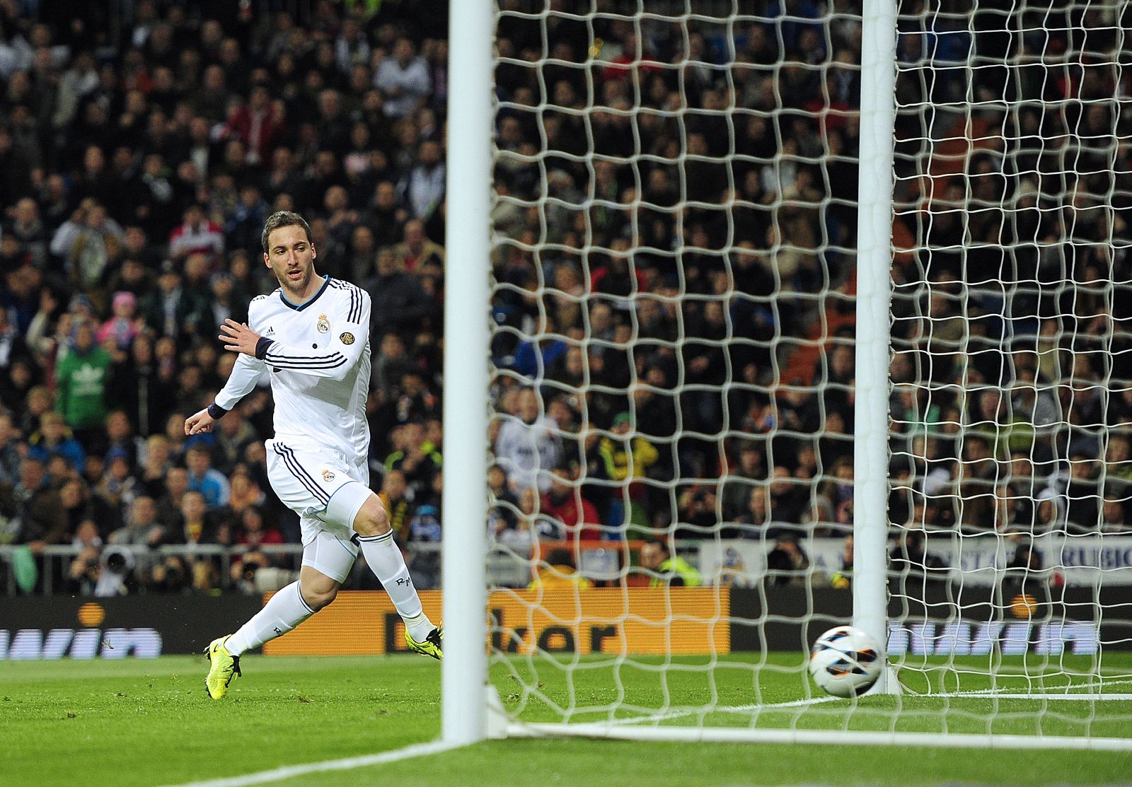 Higuaín marca en el Real Madrid - Mallorca