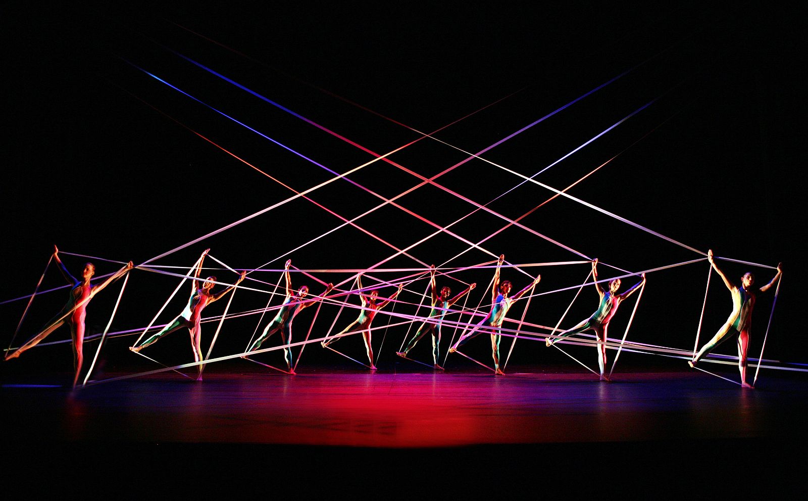 introdans rainbow-blue 05 --a-introdans---hans-gerritsen--low