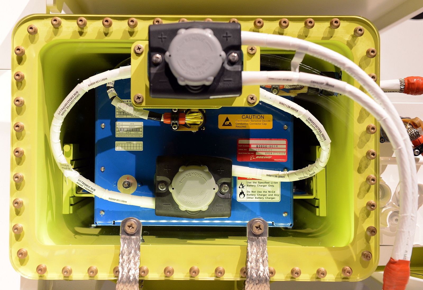 Boeing mostró una batería "mejorada" de una batería del 787 el pasado 15 de marzo en Tokio.