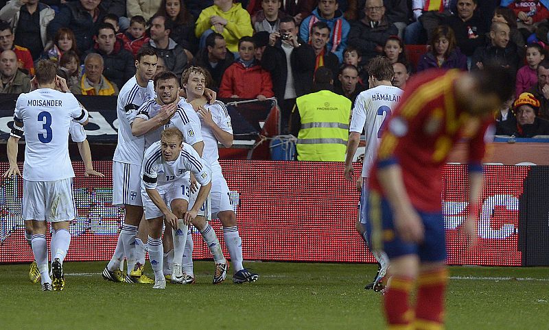 España se complica la vida ante Finlandia