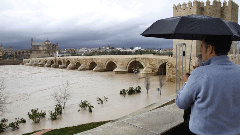 Preocupa la crecida del Guadalquivir en Córdoba mientras sigue el desalojo de Barbaño