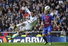 El Madrid despierta tras el golpe del Levante