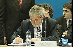 Unasur firma su acta constitutiva en un paso más simbólico que práctico