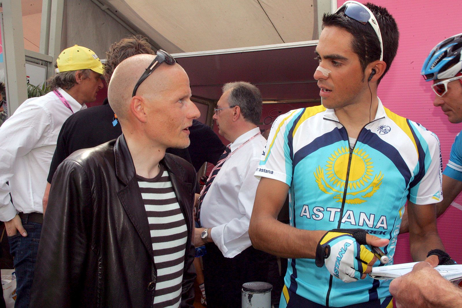 Contador, a cinco segundos del líder