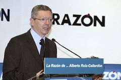 Gallardón afirma que el riesgo de salud para la madre no será un "pretexto" para abortar