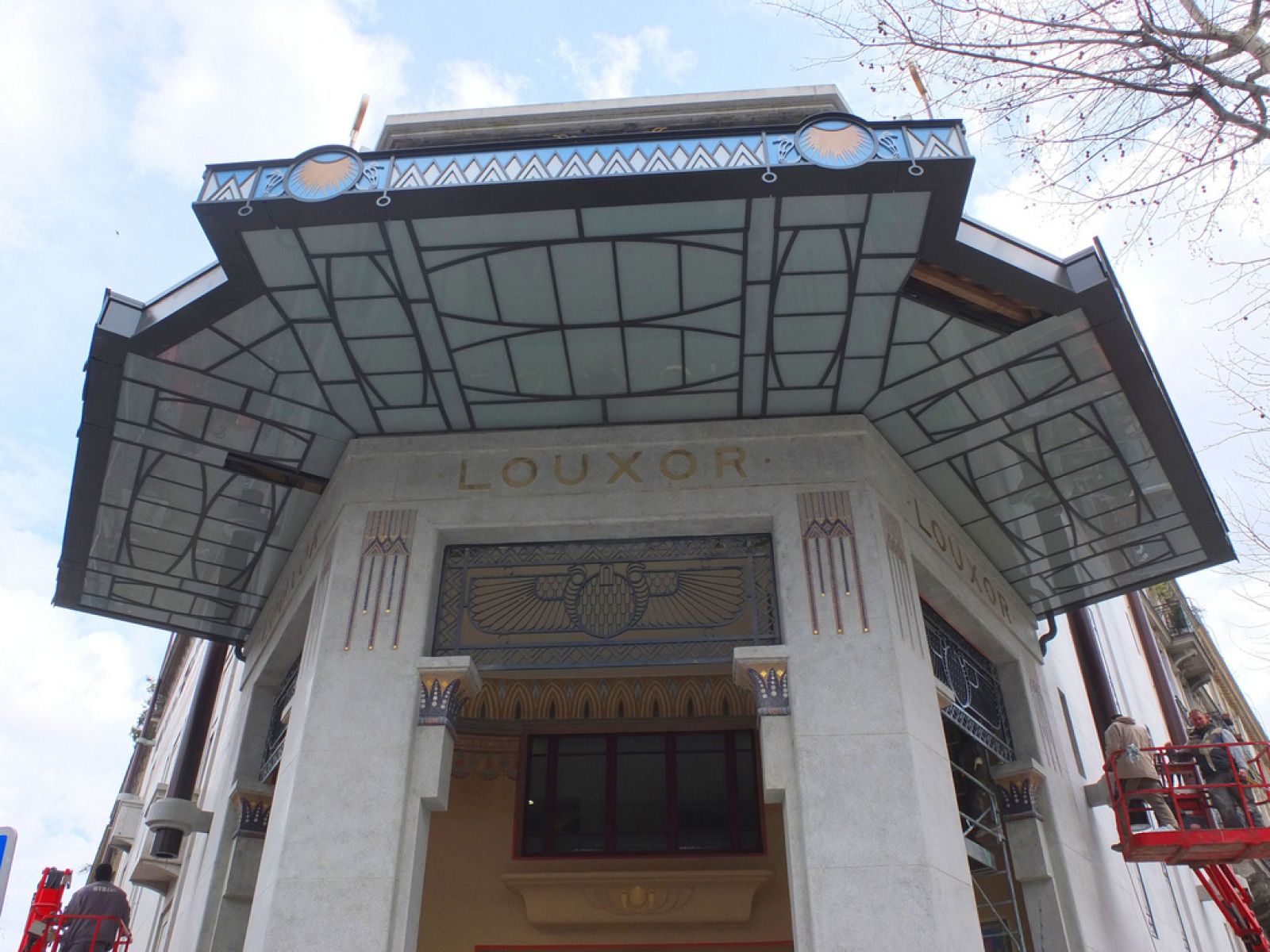 Vista de la entrada principal del cine, tras la restauración