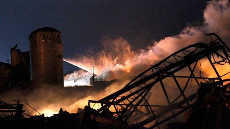 Una explosión en una fábrica en Texas deja muertos y centenares de heridos