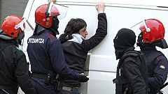 La Ertzaintza detiene a seis miembros de Segi en una larga y tensa operación