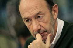 Rubalcaba propone eliminar los billetes de 500 euros para luchar contra el fraude fiscal