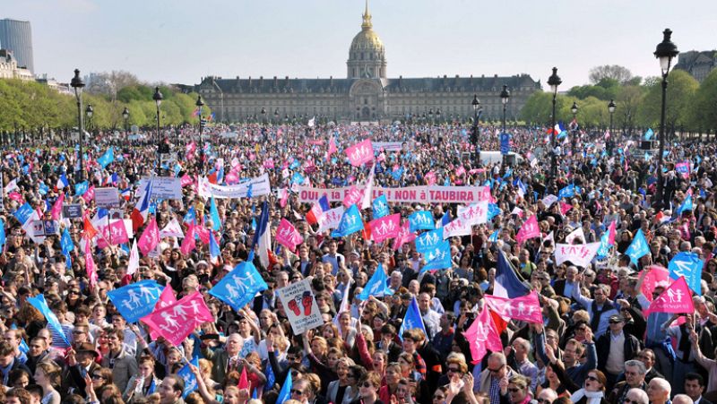 El Parlamento francés aprueba definitivamente el matrimonio homosexual