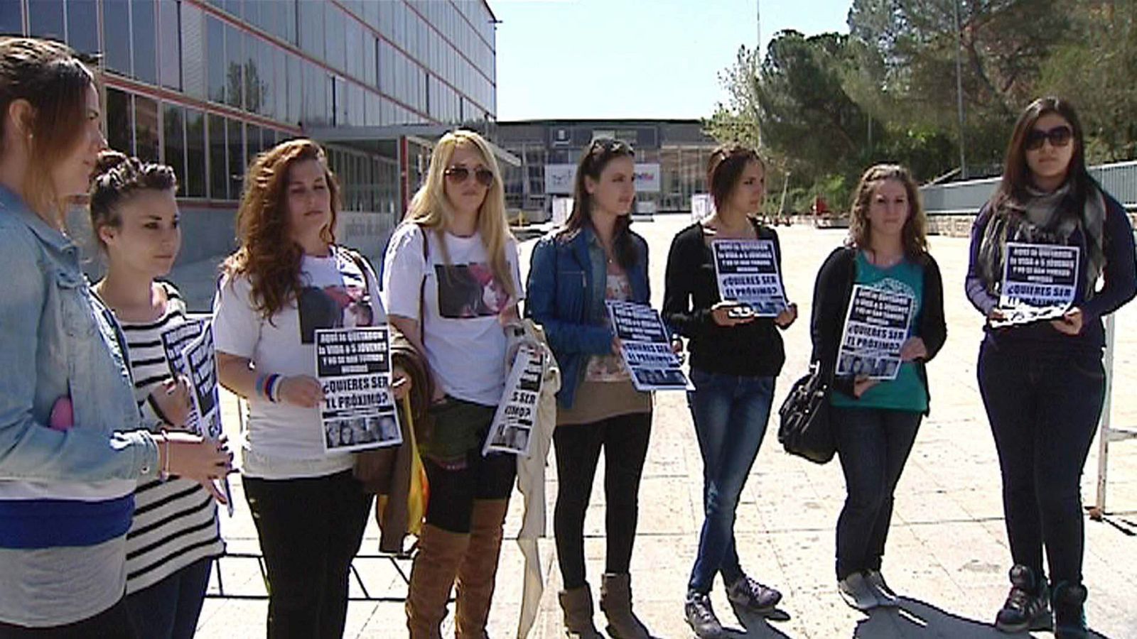 GRUPO DE JÓVENES PIDE JUSTICIA EN LA REAPERTURA DEL MADRID ARENA