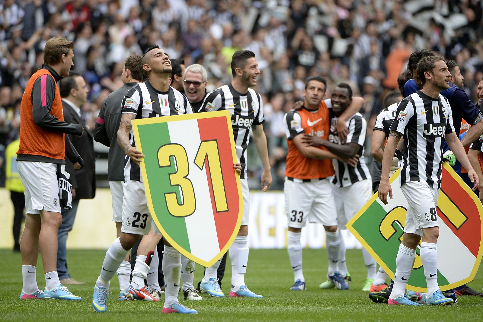 Los jugadores de la Juventus celebran el título conseguido tras ganar al Palermo