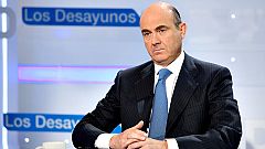 Guindos dice que la banca "está mejor que hace un año", pero no contesta si necesita más ayudas