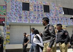 Atentados y denuncia de "caza de brujas" empañan la campaña electoral en Pakistán