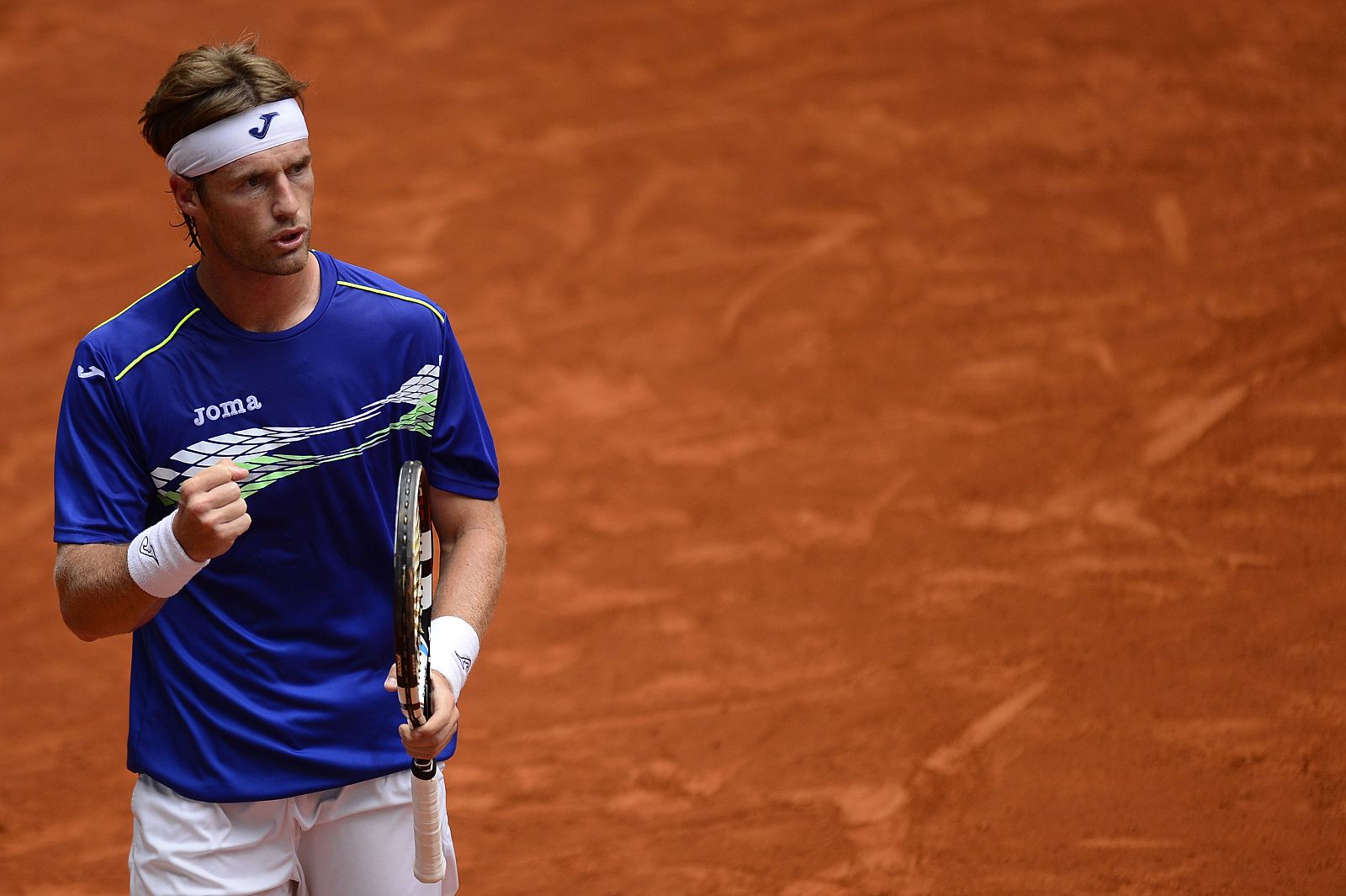 El español Daniel Gimeno celebra un punto frente a Richard Gasquet