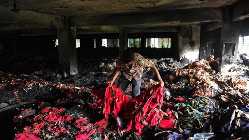 Al menos ocho muertos por un incendio en otra fábrica textil de Bangladesh
