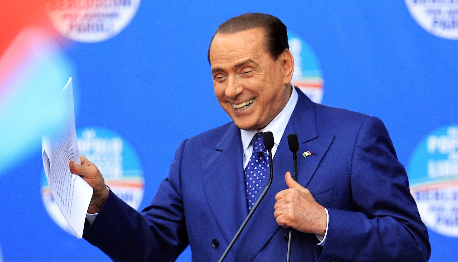 Berlusconi en un mitin en Brescia