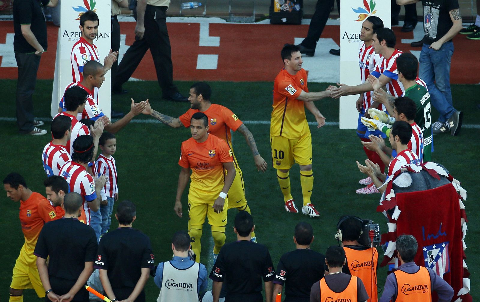 Barcelona's Alexis, Daniel Alves and Lionel Messi walk onto the pitch as they are applauded by Atletico Madrid's players before their Spanish First Division soccer match at Vicente Calderon stadium in Madrid