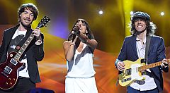 Raquel del Rosario, de blanco y descalza en su segundo ensayo en el Malmö Arena