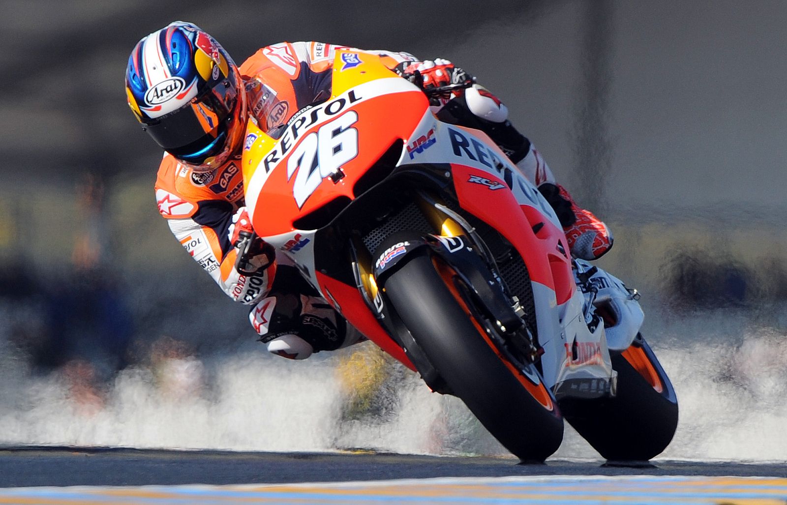 Dani Pedrosa conduce su Honda durante los entrenamientos libres del GP de Francia