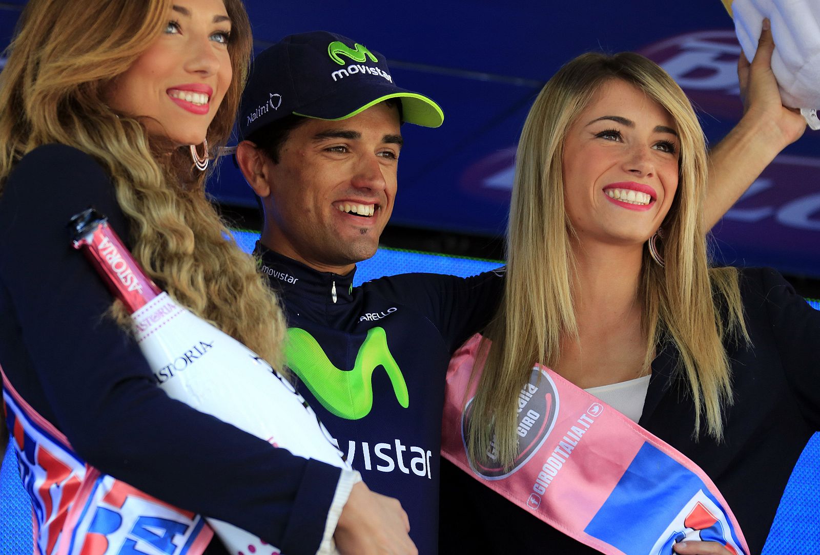 Beñat Intxausti, en el podio tras su triunfo de etapa