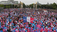 Ocupan la sede socialista en París en una multitudinaria marcha contra el matrimonio gay