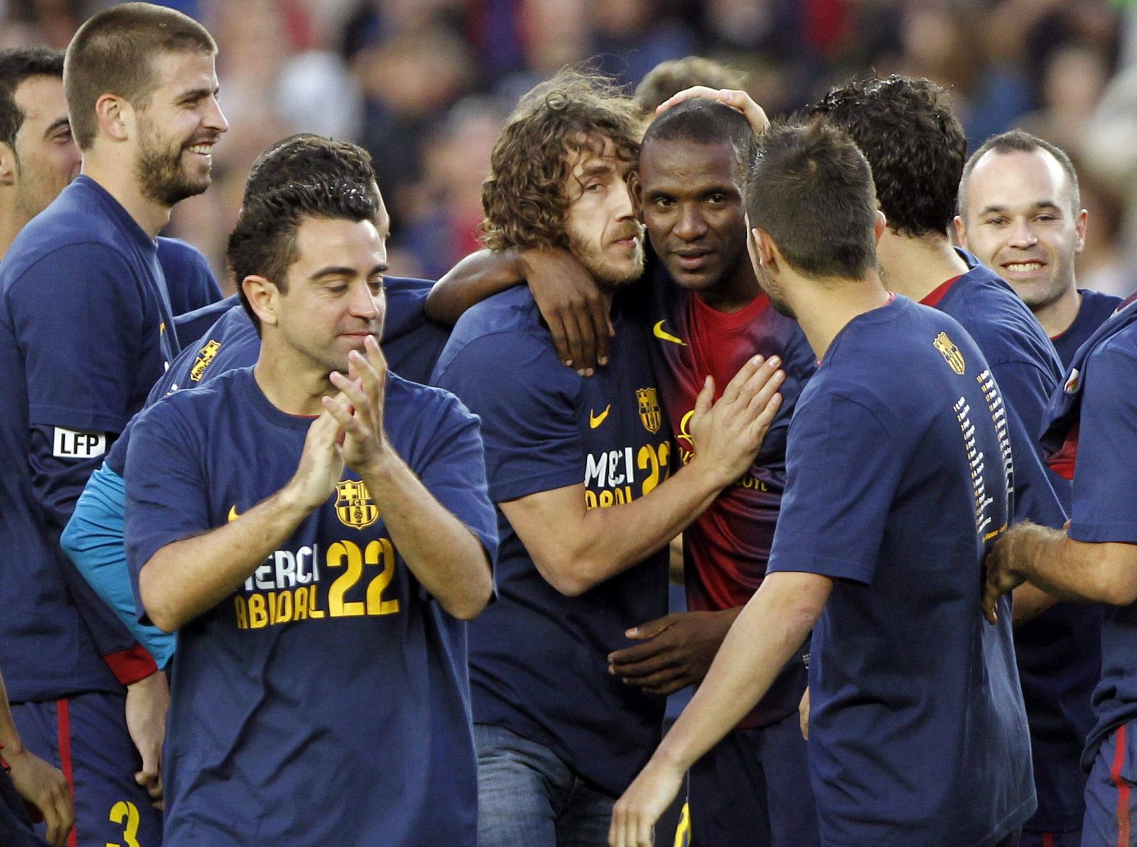 Los jugadores del FC Bracelona despiden al francés Eric Abidal