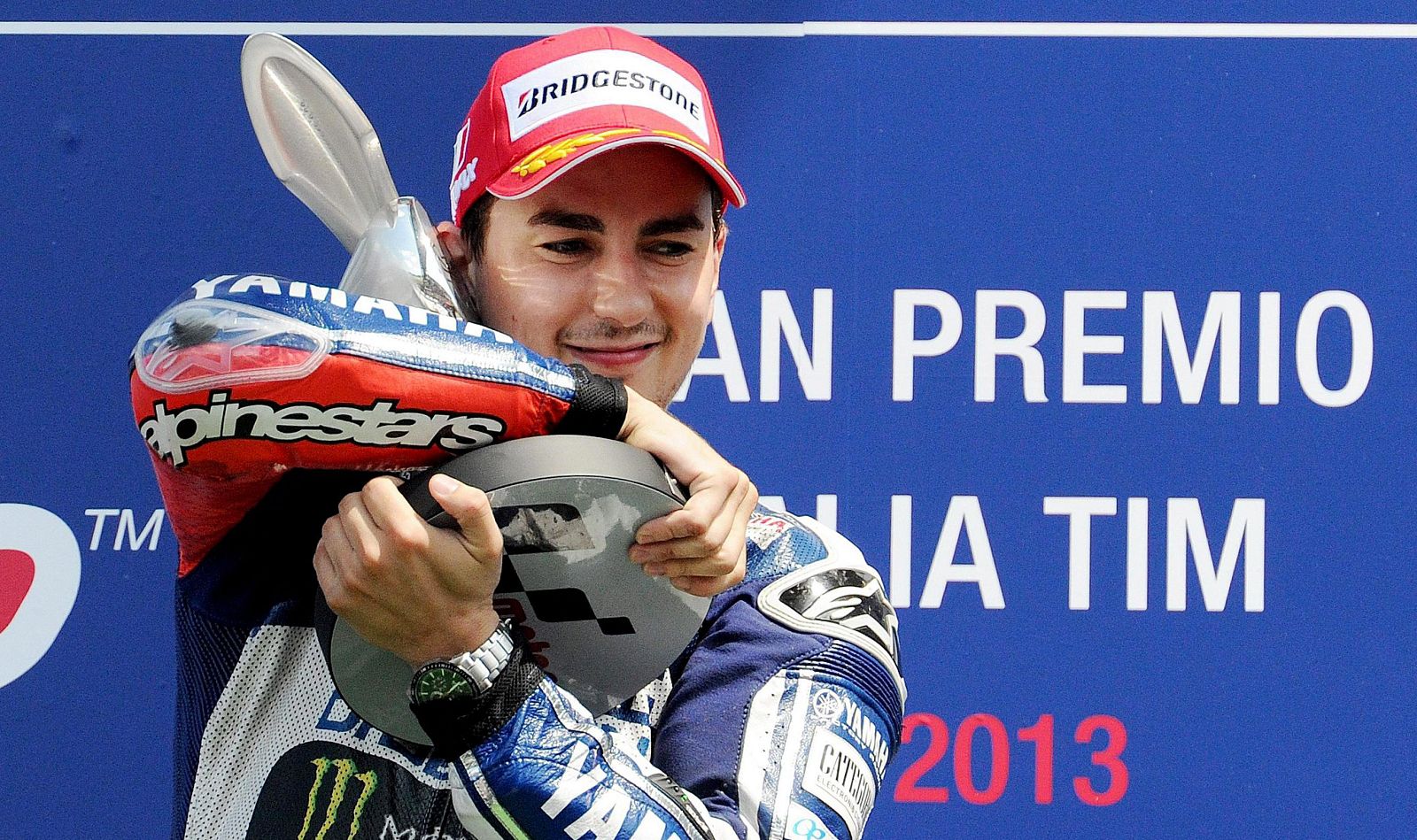 Jorge Lorenzo, con el trofeo de vencedor del Gran Premio de Italia