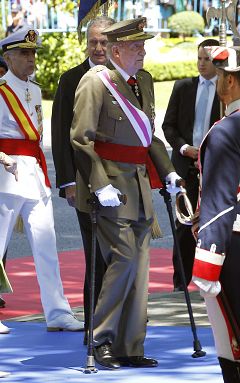 El rey se recupera "por delante de los plazos", según el médico que le operó