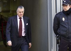 El juez Ruz cita a Bárcenas y a su mujer a declarar el 27 de junio tras imputarles nuevos delitos