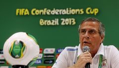 Uruguay jugará con Cavani y Suárez, Forlán será suplente