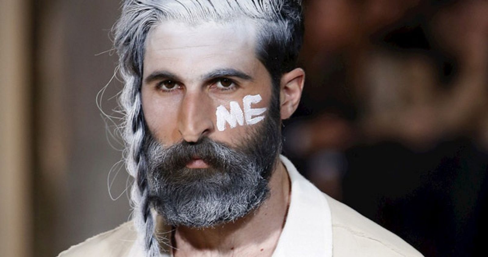 el-artista-benjamin-dukhan-en-el-desfile-de-yamamoto