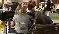 La crisis empuja a miles de inmigrantes a salir y congela la natalidad en España