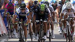 Simon Gerrans le come la tostada a Sagan en la línea de meta
