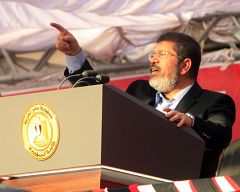 Morsi llama a resistir "pacíficamente" el golpe de Estado antes de ser retenido por los militares