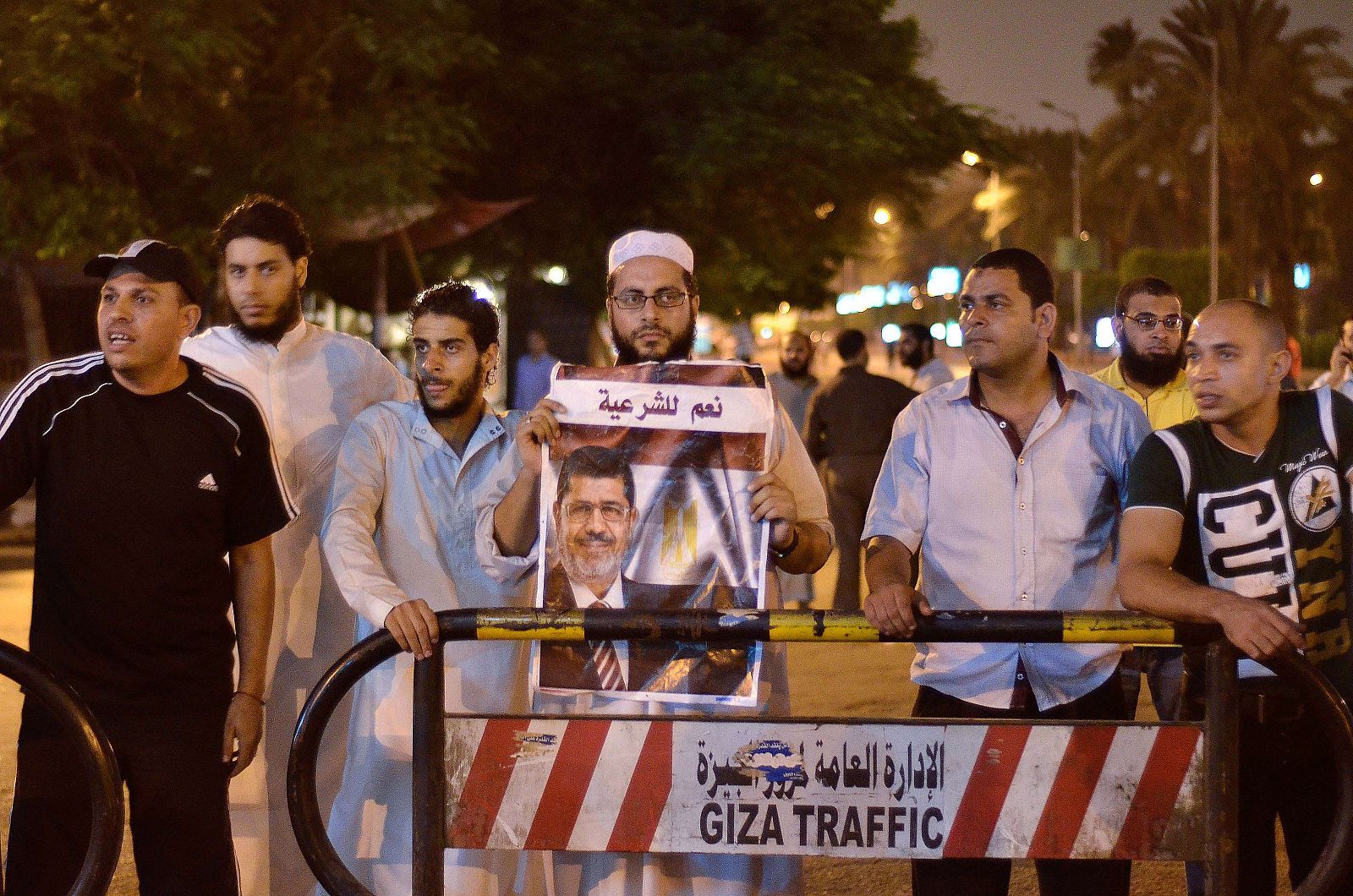 Miembros de los Hermanos Musulmanes y partidarios de Morsi en la Universidad de El Cairo, el 3 de julio